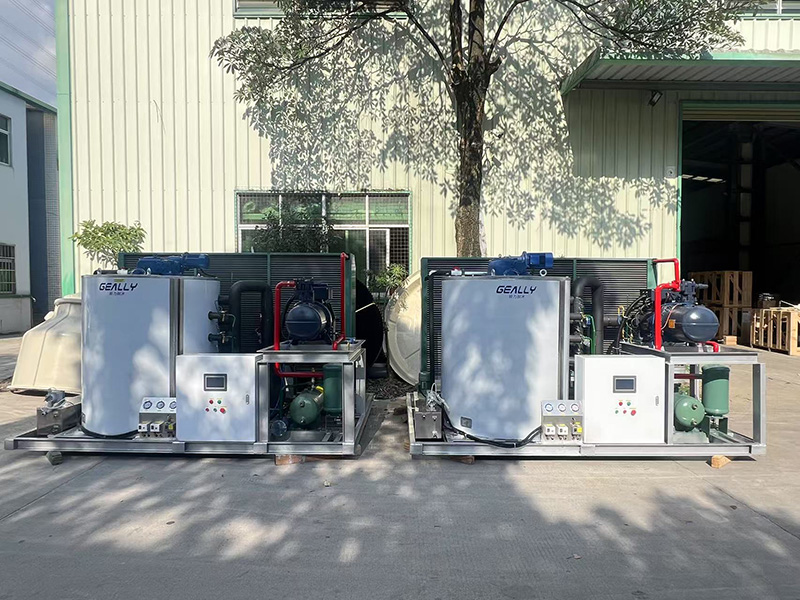 非洲客戶2臺風冷片冰機